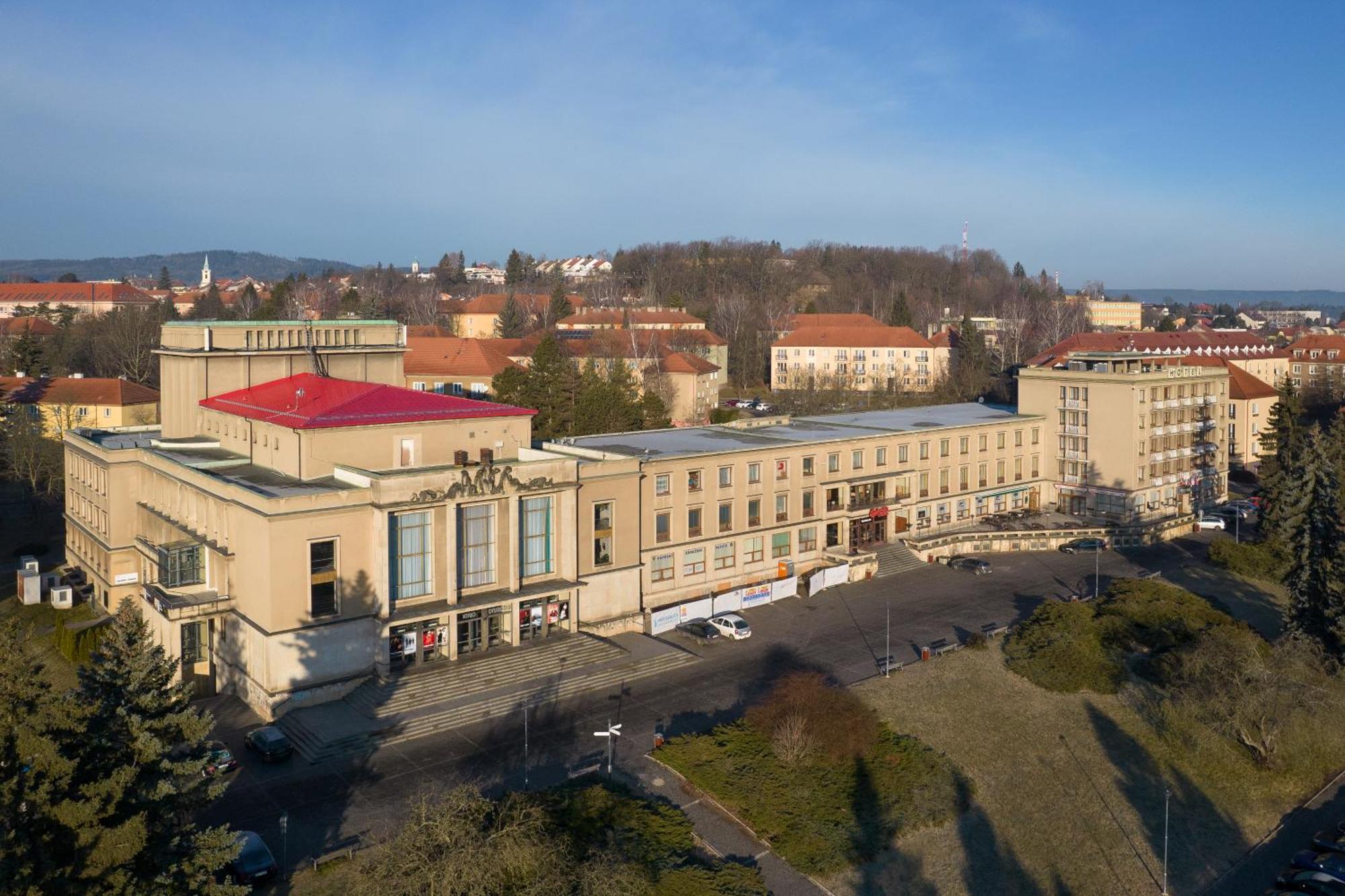 Hotel Belvedere Пршибрам Экстерьер фото